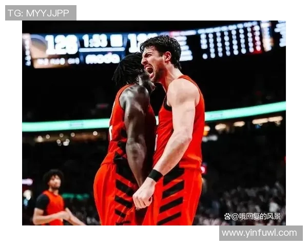 勇士与开拓者季后赛首战回顾：激战四节的精彩瞬间与关键时刻分析